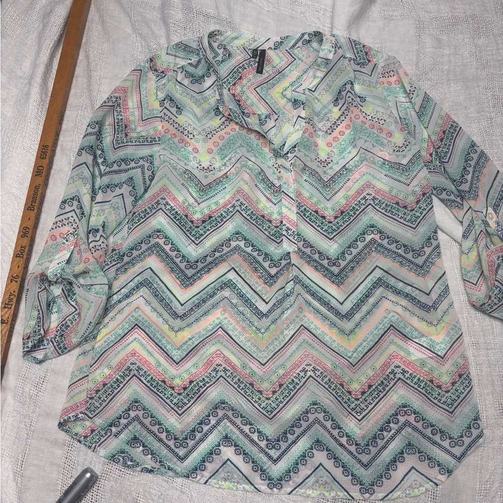 Maurices Relaxed Graphic Blouse with 3/4 Sleeves in Green and‎ Blue sz large